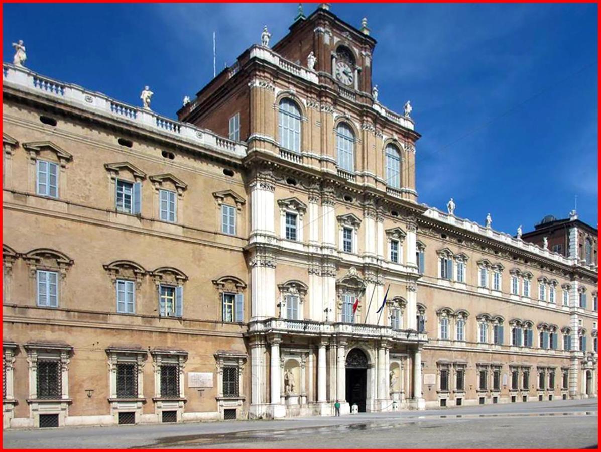 Empire - Casa Vacanze Modena Bagian luar foto